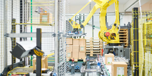 Células Robotizadas  El Bruc · Célula Robotizada para Industria Electrónica / Componentes