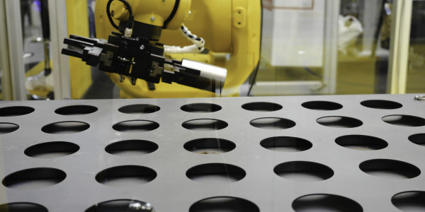 Garras Robóticas a Medida / Manos Robot / Grippers / EOAT Bonastre · Garras especiales para inserción de Piezas en Moldes
