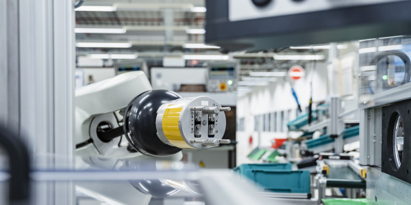 Robots Industriales / Robotización / Cobots Banyeres del Penedès · Robot para Apilamiento y Desapilamiento, Moldeo por Inyección